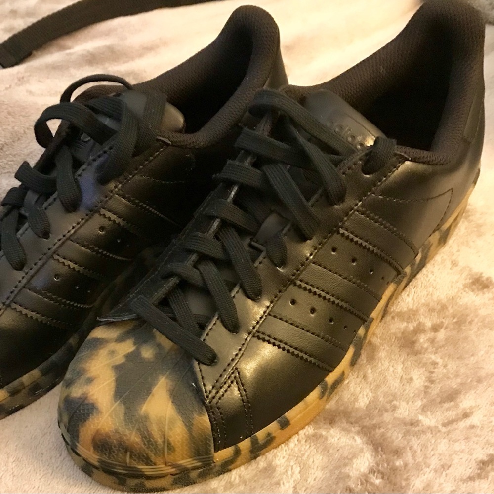 Adidas Superstars Black/Leopard soles